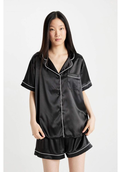 Saten Pijama Takımı Kısa Kollu Pijama Üstü Esnek Belli Şortlu Pijama Altı-Fall in Love D0915AX24SM