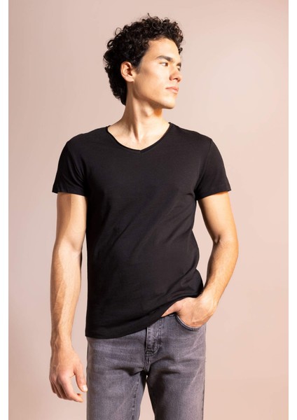Slim Fit Dar Kesim V Yaka Kısa Kollu %100 Pamuk Basic Tişört M4791AZ23SM fırsatları