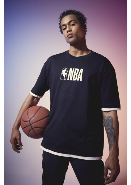 NBA Wordmark Oversize Fit Bisiklet Yaka Kısa Kollu Tişört Z4665AZ24SM fiyatları