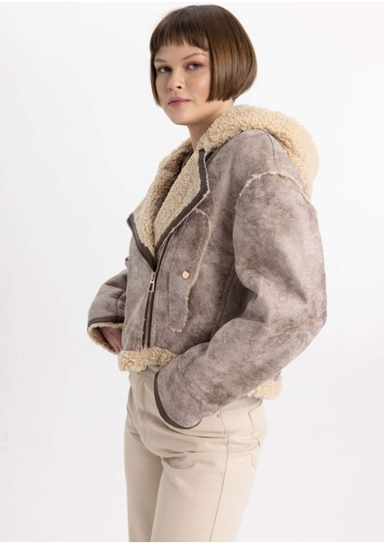 Regular Kalıp Kapüşonlu İçi Suni Kürkü Crop Suni Deri Ceket C3672AX23CW fırsatları