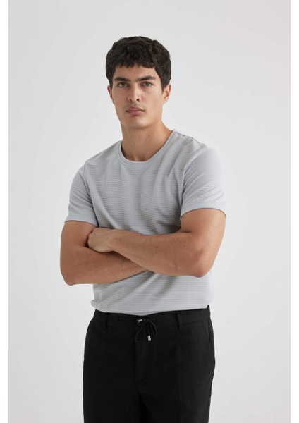 Slim Fit Dar Kesim Bisiklet Yaka Kısa Kollu Basic Düz Tişört M6608AZ24SP modelleri