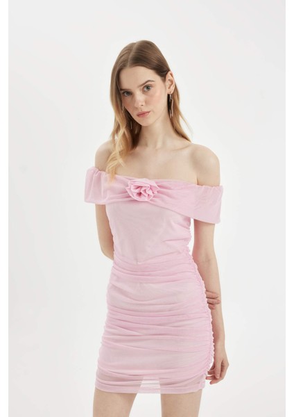 Bodycon Vücudu Saran Omuzu Açık Drapeli Pembe Tül Mini Elbise C8966AX24SM