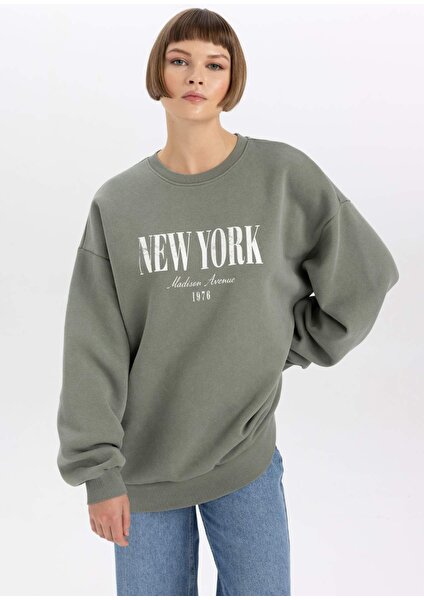 Relax Fit Bisiklet Yaka Baskılı Yıkamalı Soluk Efektli Sweatshirt B6595AX23WN