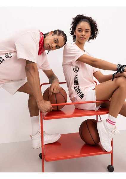 Fit NBA Milwaukee Bucks Boxy Fit Bisiklet Yaka Kısa Kollu Tişört B9889AX24SM
