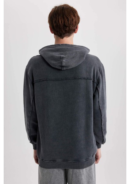 Siyah Regular Fit Kapüşonlu Yıkamalı Soluk Efektli Kanguru Cepli Sweatshirt B1118AX23AU indirimleri