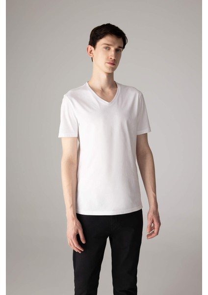 %100 Pamuk Slim Fit Dar Kesim V Yaka Basic Düz Kısa Kollu Beyaz Tişört M7668AZ24SP modelleri