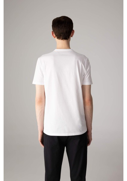 %100 Pamuk Slim Fit Dar Kesim V Yaka Basic Düz Kısa Kollu Beyaz Tişört M7668AZ24SP indirimleri