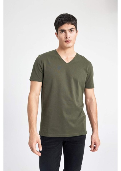 %100 Pamuk Slim Fit Dar Kesim V Yaka Basic Düz Kısa Kollu Tişört M7668AZ24SP indirimleri