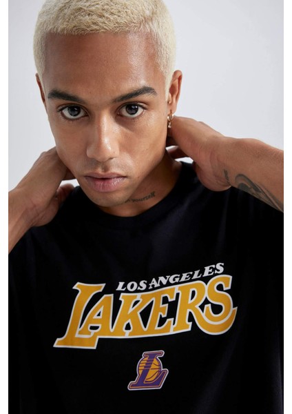 Fit NBA Los Angeles Lakers Oversize Geniş Kalıp Bisiklet Yaka Kısa Kollu Tişört fırsatları