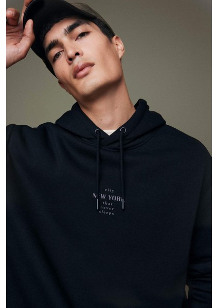 Siyah Relax Fit Kapüşonlu Baskılı Kalın Sweatshirt Y9652AZ23WN