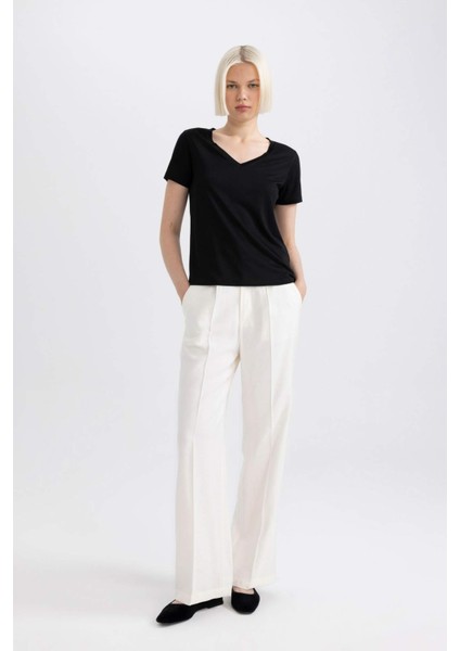 Regular Fit V Yaka Basic Düz Kısa Kollu Tişört W9204AZ24SM