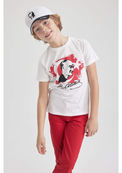 Erkek Çocuk Atatürk Baskılı Kısa Kollu Beyaz Tişört Z5403A623SM modelleri