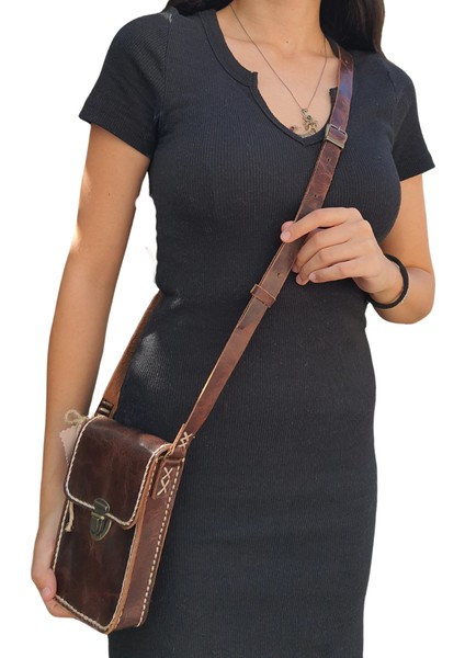 Dionysos SS12 Model El Yapımı Unisex Vintage El Dikişi Crazy Deri Küçük Boy Çanta Telefon Çantası indirimleri
