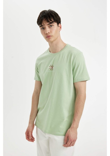 Slim Fit Dar Kesim Bisiklet Yaka Baskılı Kısa Kollu Tişört C6913AX24SM fırsatları