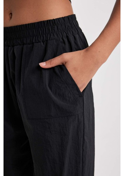 Fit Sporcu Jogger Eşofman Altı Oversize Geniş Kalıp Beli Lastikli Paraşüt B9268AX23WN indirimleri