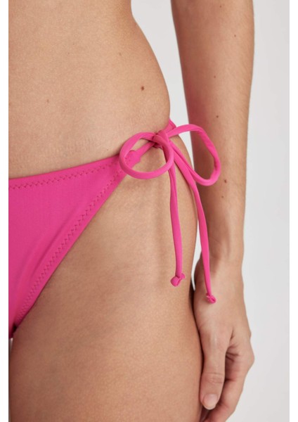 Bağcıklı Bikini Altı-Fall in Love T3670AZ24SM fırsatları