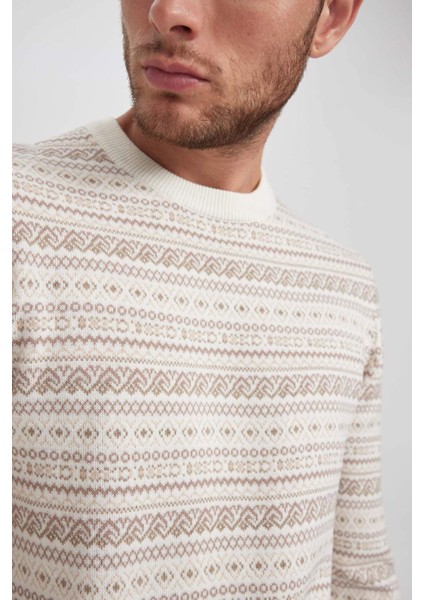 Standart Fit Normal Kesim Desenli Bisiklet Yaka Triko Kazak Y0609AZ23WN fırsatları