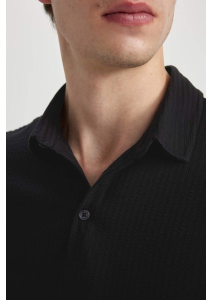 Slim Fit Dar Kesim Polo Yaka Pamuklu Kısa Kollu Siyah Tişört X2594AZ24SM fırsatları