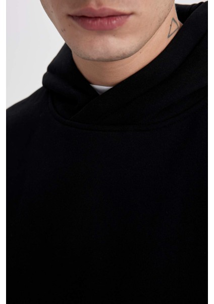 Siyah Oversize Geniş Kalıp Kapüşonlu Kanguru Cepli İçi Yumuşak Tüylü Basic Düz Sweatshirt Y1237AZ23AU indirimleri