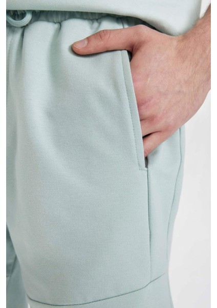 Slim Fit Dar Kesim Dar Paça Basic Düz Şort B8674AX24SM