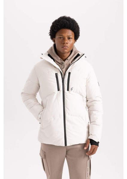 Fit Su İtici Slim Fit Dar Kesim Kapüşonlu Fermuarlı İpek Kumaş Mont A3519AX23WN fırsatları