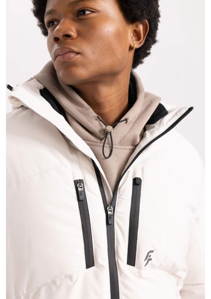 Fit Su İtici Slim Fit Dar Kesim Kapüşonlu Fermuarlı İpek Kumaş Mont A3519AX23WN indirimleri