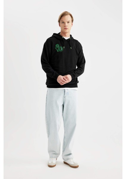 Rick and Morty Boxy Fit Kapüşonlu Sırt Baskılı Sweatshirt B5368AX24SP