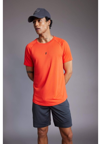 Fit Slim Fit Dar Kesim Yaka Baskılı Sporcu Kısa Kollu Tişört V2887AZ24SP fiyatları