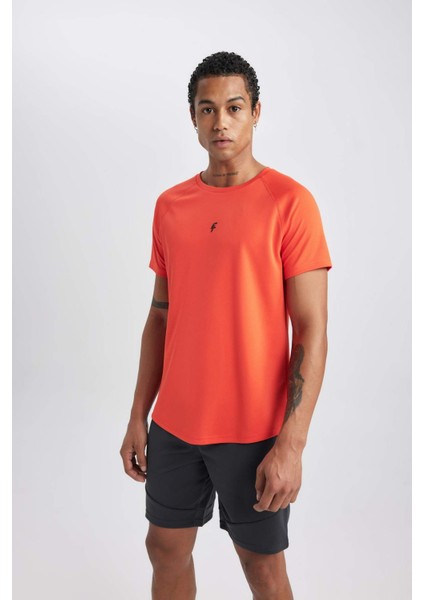 Fit Slim Fit Dar Kesim Yaka Baskılı Sporcu Kısa Kollu Tişört V2887AZ24SP fırsatları