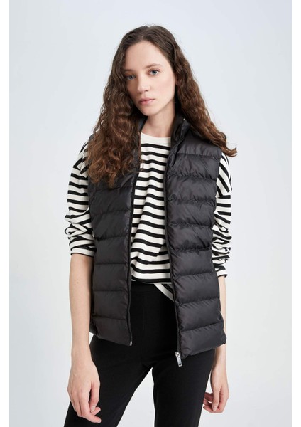 Su İtici Regular Fit Dik Yaka Basic Cepli Şişme Yelek Z0760AZ23SP