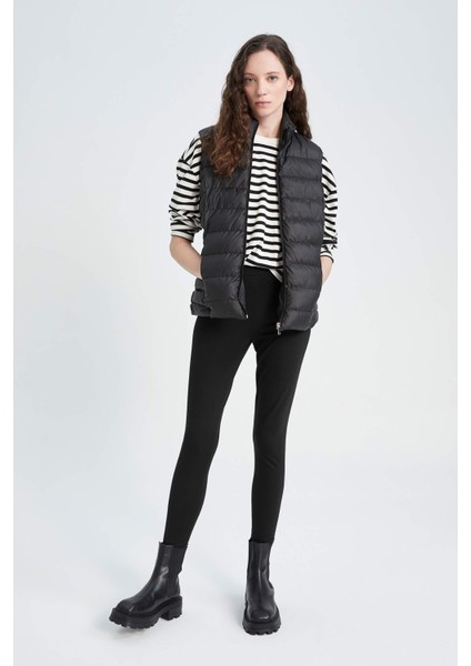 Su İtici Regular Fit Dik Yaka Basic Cepli Şişme Yelek Z0760AZ23SP