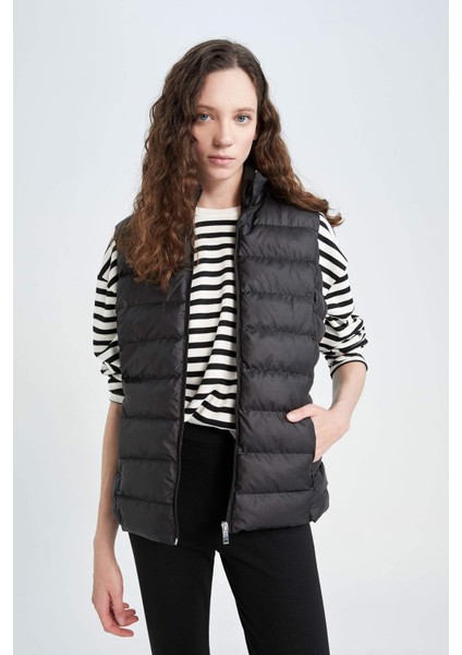 Su İtici Regular Fit Dik Yaka Basic Cepli Şişme Yelek Z0760AZ23SP