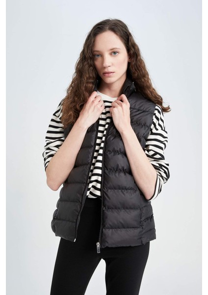 Su İtici Regular Fit Dik Yaka Basic Cepli Şişme Yelek Z0760AZ23SP