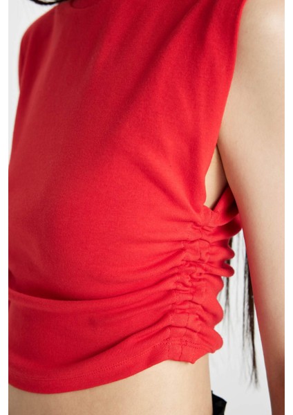 Slim Fit Dar Kesim Bisiklet Yaka Basic Düz Kolsuz Kırmızı Tişört A9420AX24SP
