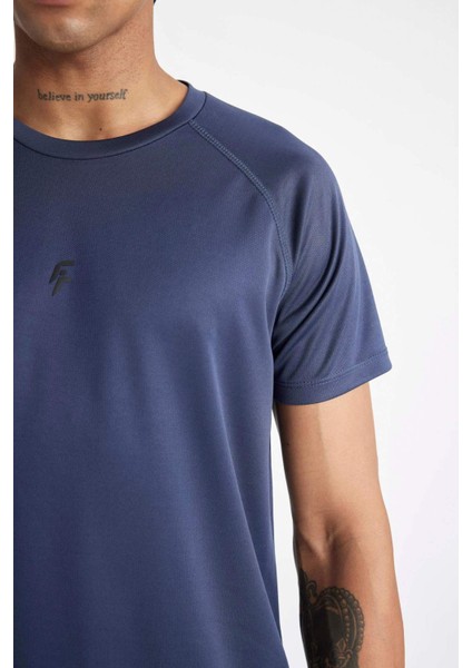 Fit Slim Fit Dar Kesim Bisiklet Yaka Baskılı Sporcu Kısa Kollu Tişört V2887AZ24SP indirimleri