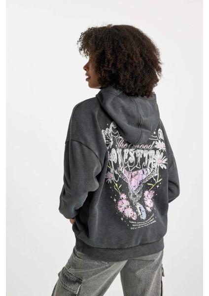 Oversize Geniş Kalıp Sırt Baskılı Kapüşonlu Soluk Yıkama Efektli Kalın Sweatshirt B7282AX23WN