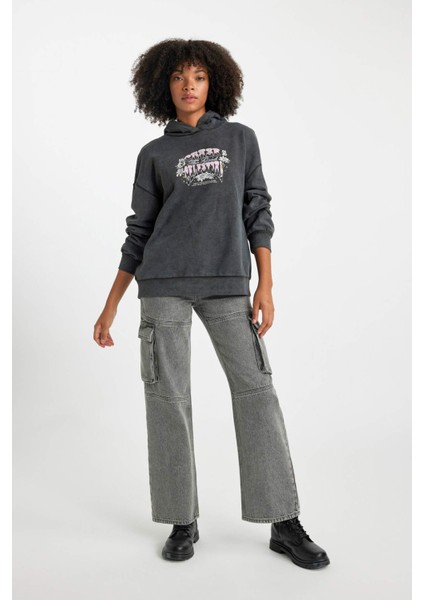 Oversize Geniş Kalıp Sırt Baskılı Kapüşonlu Soluk Yıkama Efektli Kalın Sweatshirt B7282AX23WN fiyatları