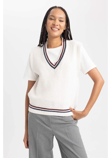 Oversize Fit V Yaka Süveter S0375AZ23WN fırsatları