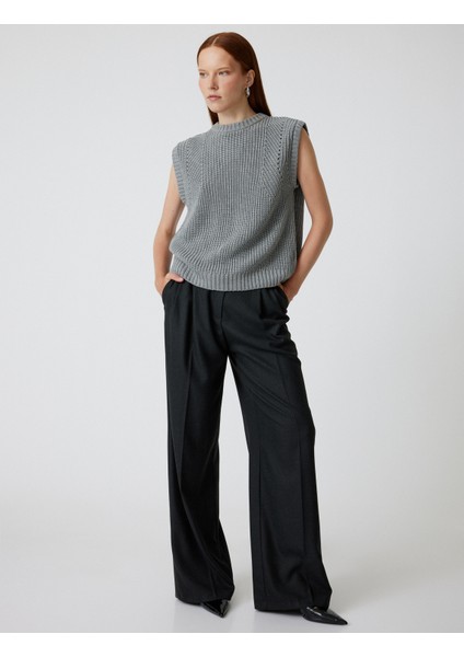 Triko Süveter Arkası Pencere Detaylı Yuvarlak Yaka