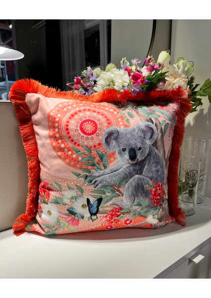 Sulu Boya Şirin Koala ve Orman Desenli Dijital Baskılı Kadife Kırlent Kılıfı Saçaklı