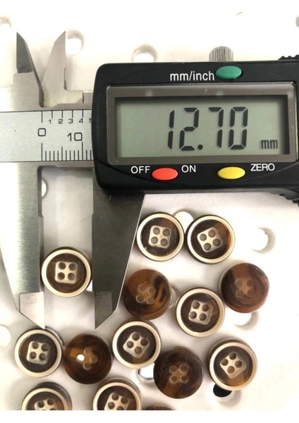 12,5 mm Kahverengi-Bej Polyester Düğme (25 Adet) modelleri