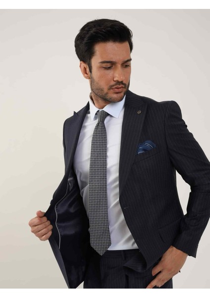 Lacivert Erkek Slim Fit Çizgili Sivri Yaka Takım Elbise 104419