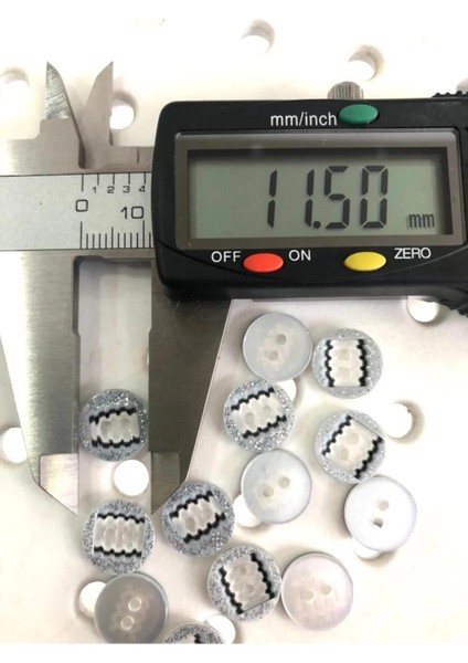 11,5 mm Beyaz-Siyah Zikzak Düğme (25 Adet) modelleri