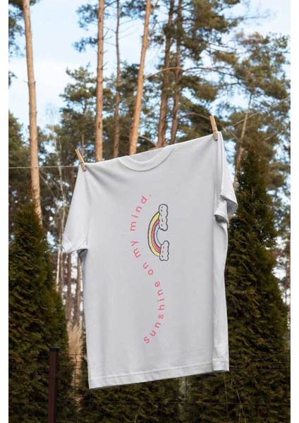 Sunshine On My Mind Yazılı Gökkuşağı Tasarım Baskılı Oversize Unisex Beyaz T-Shirt fiyatları