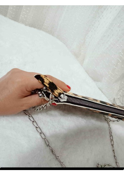 Boncuk Zımbalı Leopar Desenli Mini Çanta fırsatları