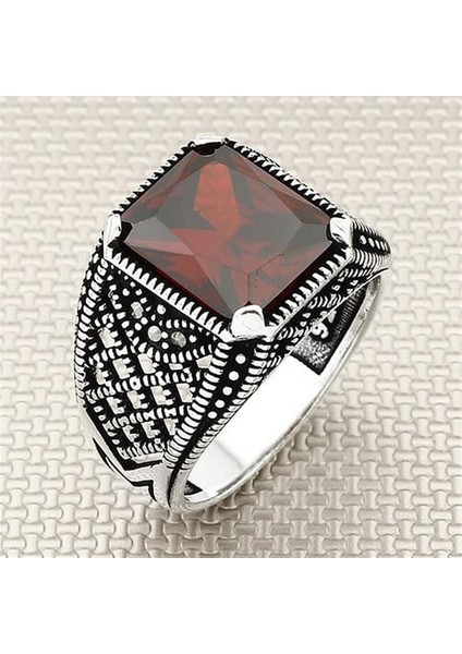 Bordo Renk Markazit Taşlı 7,98 gr Ağırlığında Iç Çapı 19 Mm. Tarzınızı Yansıtacak 925 Ayar Gümüş Yüzük Ağırlık - /+ 0,05 Gr. Farkedebilir.