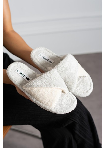 Bella Çapraz Kadın Ev Terliği Kışlık Terlik Sessiz Taban