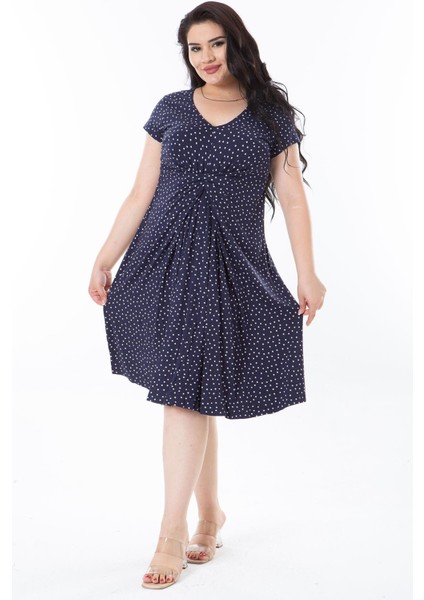 Kadın Büyük Beden Lacivert Puan Desenli Bel Büzgülü V Yakalı Elbise 65N38210