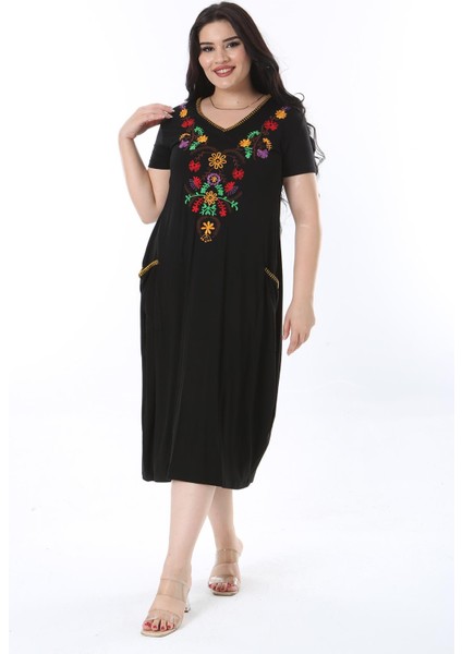 Kadın Büyük Beden Siyah Nakış Detaylı V Yakalı Kısa Kol Elbise 65N38203 modelleri