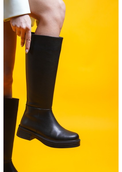 Tintneth Siyah Suni Deri Düz Topuklu Kadın Çizme – Günlük Kullanıma Uygun Rahat ve Şık Tasarım indirimleri